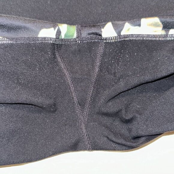 Athleta L 24” Black Ivory Floral Mesh Cropped Workout Leggings with Pockets - Picture 15 of 15